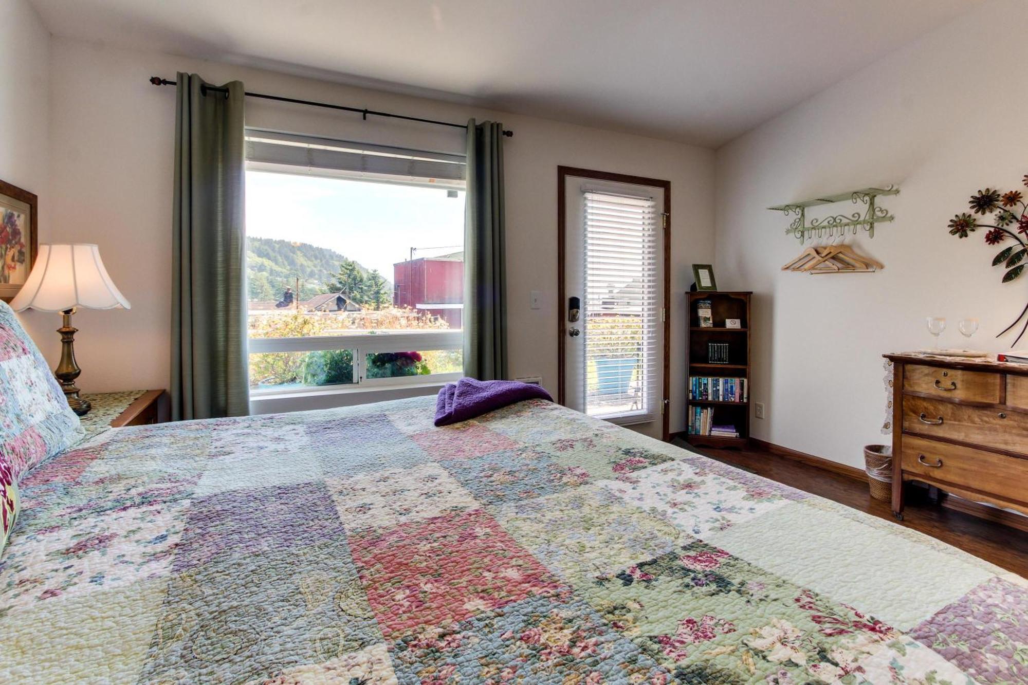 Ocean Cove Inn Yachats Room photo
