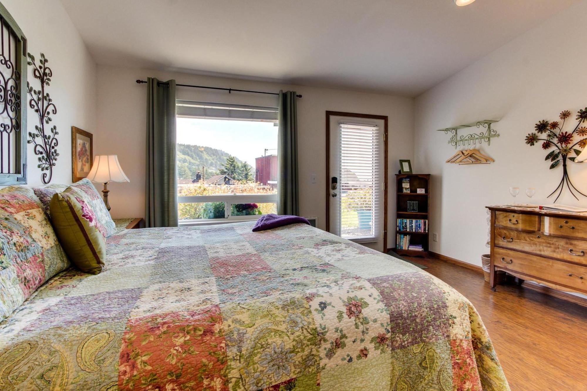 Ocean Cove Inn Yachats Room photo