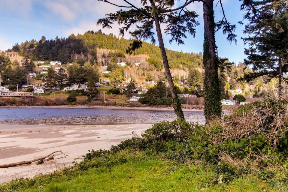 Ocean Cove Inn Yachats Exterior photo
